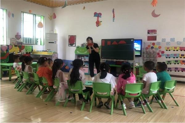 老師在上科普課 老師在上科普課