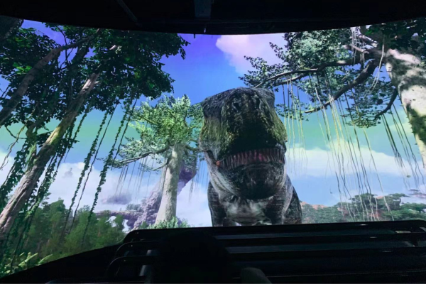 恐龍仿佛站在眼前，凝望對視