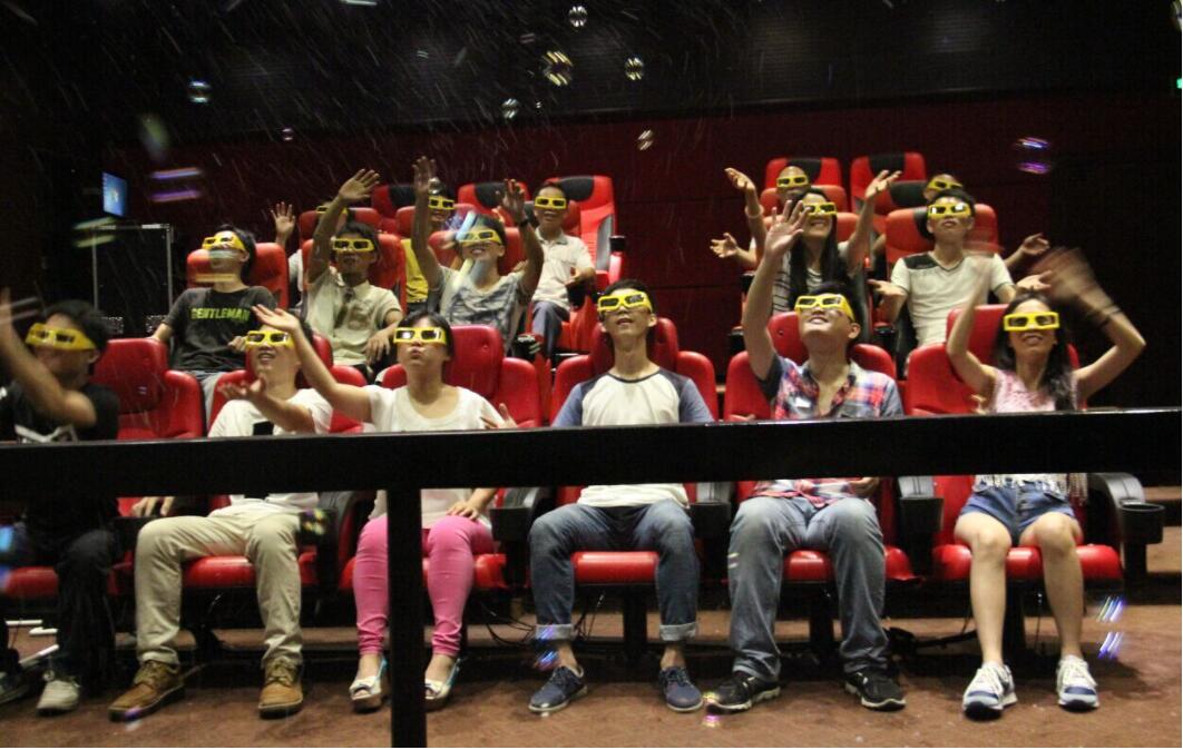 沉浸式體驗讓大家身臨其境觀影 沉浸式體驗讓大家身臨其境觀影