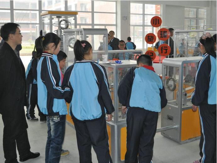 學生親自己體驗科普學習