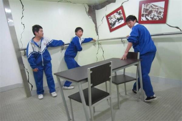 學(xué)會(huì)在體驗(yàn)地震體驗(yàn)屋